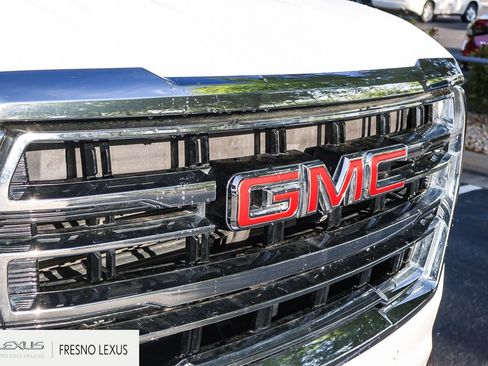 Used 2022 GMC Yukon SLT w/ SLT Premium Package image 11