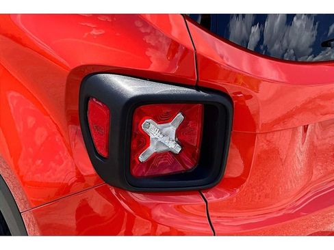 Used 2021 Jeep Renegade Latitude FWD image 35