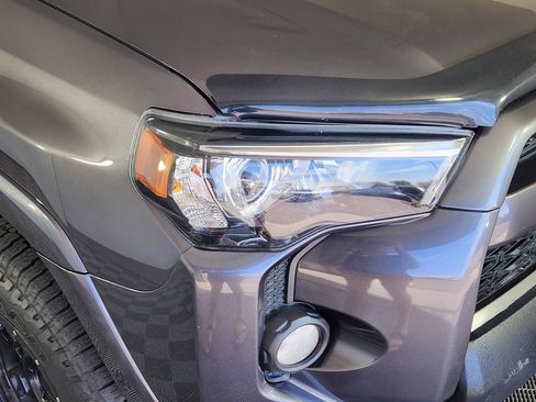 Used 2018 Toyota 4Runner TRD Off-Road Premium AWD/4WD image 10