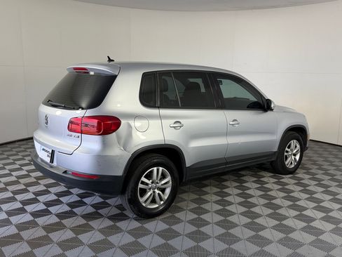 Used 2014 Volkswagen Tiguan S image 9