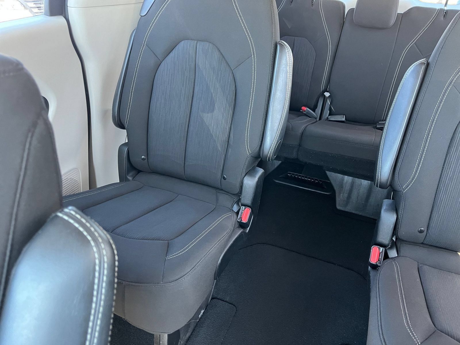 Used 2024 Chrysler Voyager LX FWD image 41