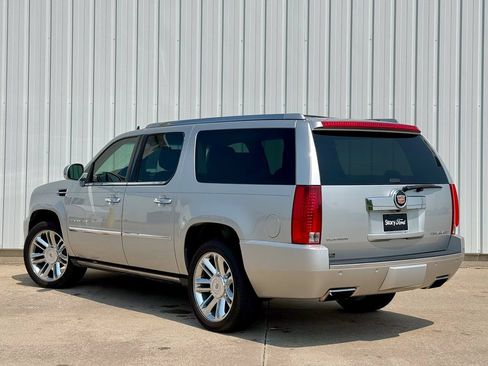 Used 2013 Cadillac Escalade ESV Platinum AWD/4WD image 4