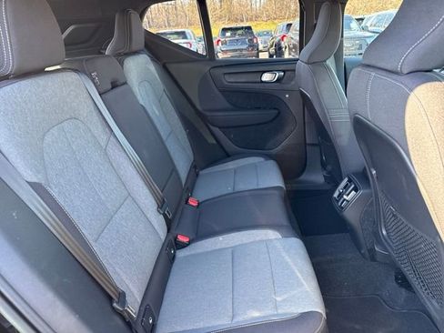 Used 2023 Volvo XC40 B5 Core image 11