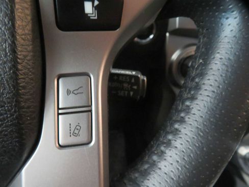 Used 2022 Toyota 4Runner SR5 AWD/4WD image 37