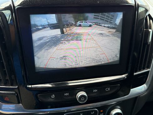 Used 2018 Chevrolet Traverse LT FWD image 24