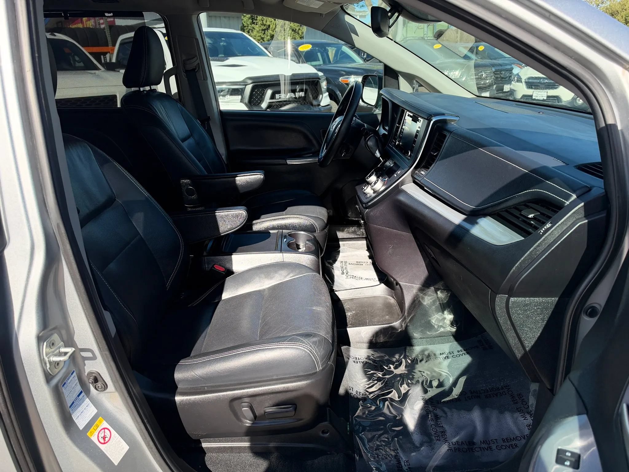 Used 2019 Toyota Sienna SE Premium w/ Carpet Mat Package AWD/4WD image 19