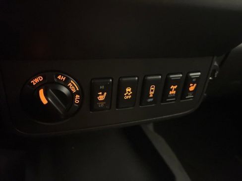 Used 2018 Nissan Frontier PRO-4X image 14