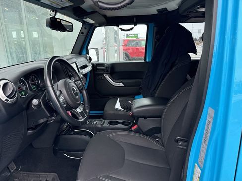 Used 2017 Jeep Wrangler Unlimited Sahara w/ Dual Top Group image 40