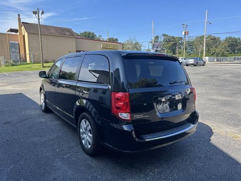 Used 2019 Dodge Grand Caravan SE FWD image 9