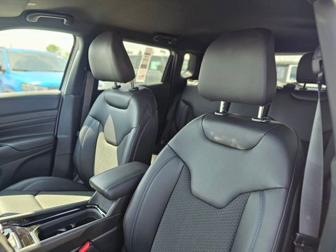 New 2026 Jeep Compass Latitude AWD/4WD image 5