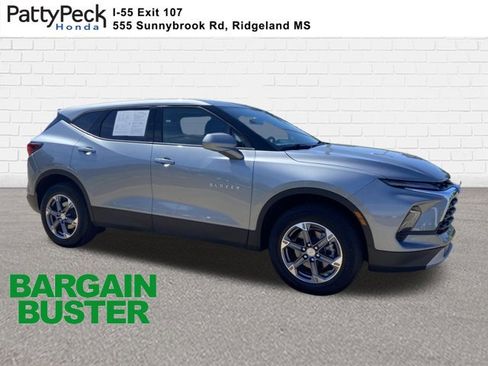 Used 2025 Chevrolet Blazer LT FWD image 1