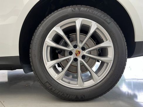 Used 2025 Porsche Macan image 27