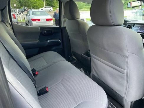Used 2020 Toyota Tacoma SR5 AWD/4WD image 11
