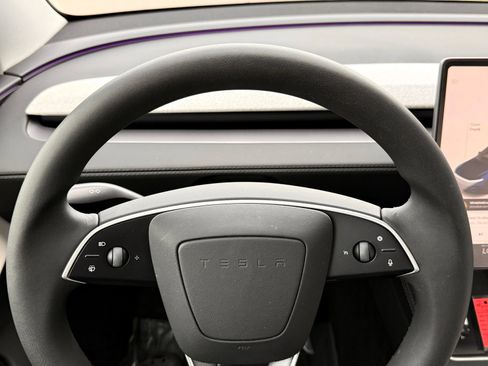 Used 2026 Tesla Model Y 2WD image 40