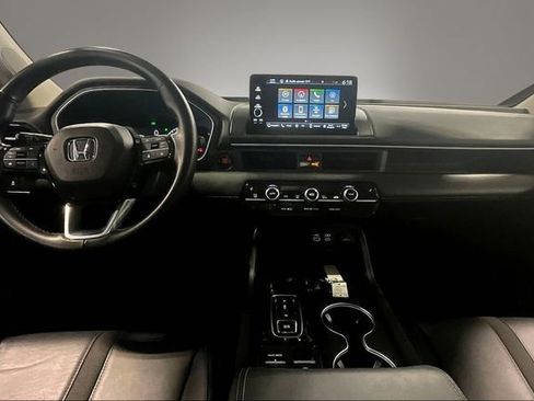 Used 2024 Honda Pilot Touring image 7