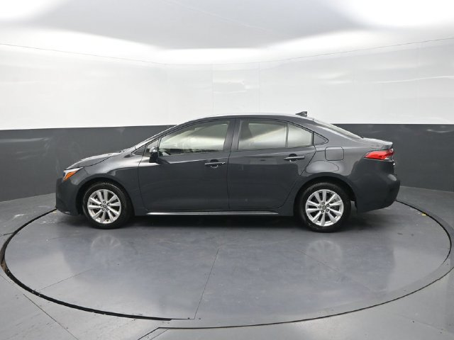 Used 2026 Toyota Corolla LE w/ LE Premium Package FWD image 4
