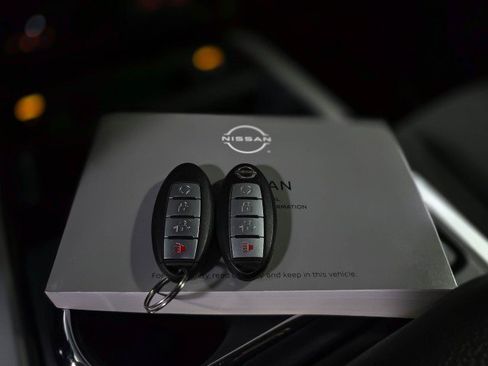 Used 2023 Nissan Titan SV w/ SV Convenience Package image 39