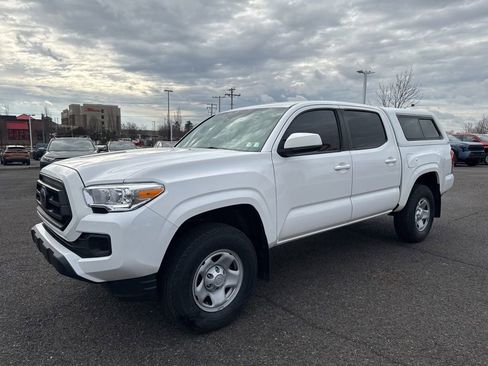 Used 2020 Toyota Tacoma SR w/ SR Convenience Package image 2