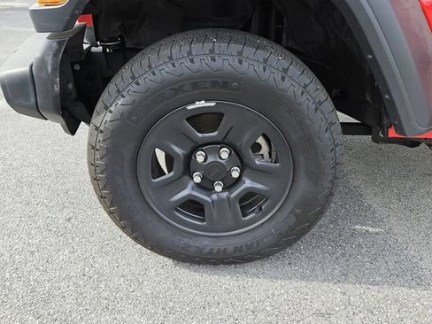 Used 2025 Jeep Wrangler Sport AWD/4WD image 9