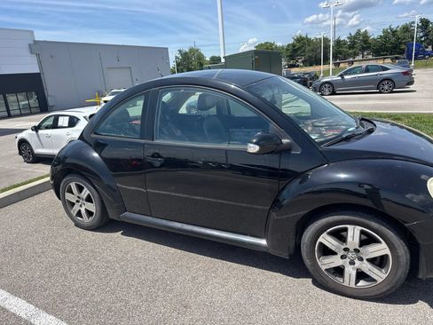 Used 2006 Volkswagen Beetle Coupe FWD image 4