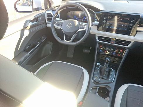 Certified 2025 Volkswagen Taos SE w/ Panoramic Sunroof Package image 14