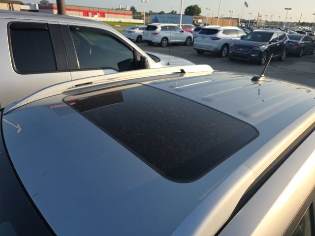 Certified 2023 Hyundai Venue SEL FWD image 3