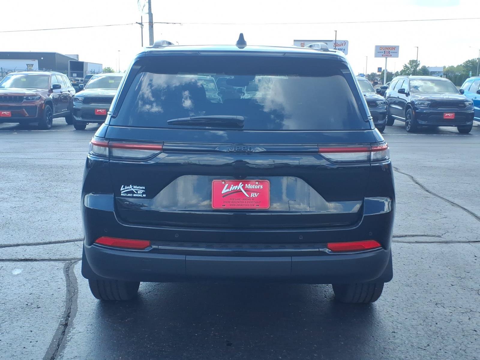 Used 2023 Jeep Grand Cherokee Altitude AWD/4WD image 5