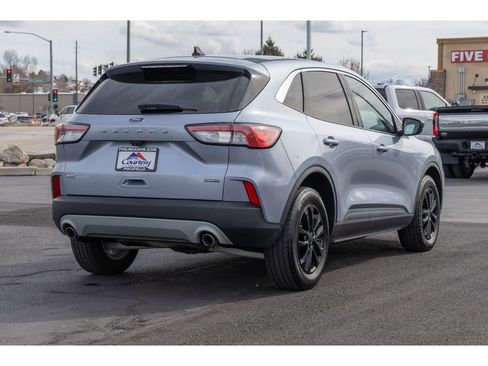 Used 2022 Ford Escape SE image 3