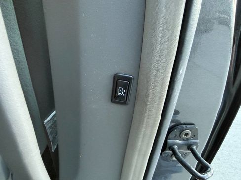 Used 2008 Nissan Quest S w/ Seat Pkg image 21