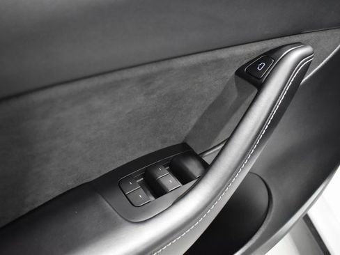 Used 2022 Tesla Model Y Performance image 15