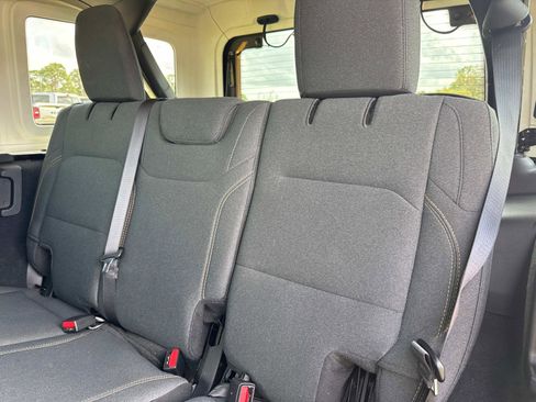 Used 2025 Jeep Wrangler Sahara image 13