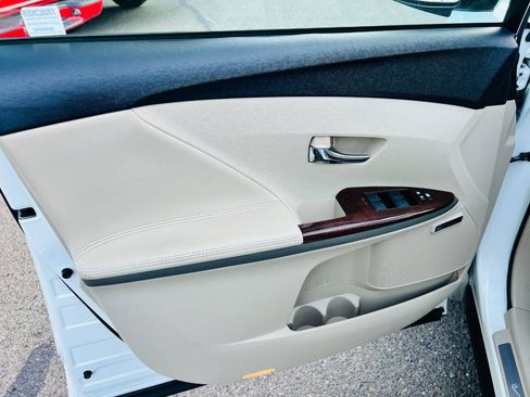 Used 2011 Toyota Venza AWD w/ Premium Pkg #2 image 24