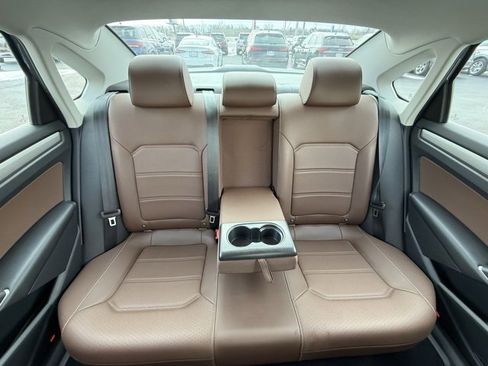 Used 2022 Volkswagen Passat 2.0T SE image 19