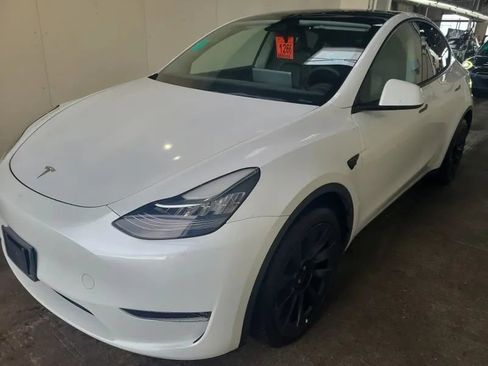Used 2023 Tesla Model Y Long Range image 3