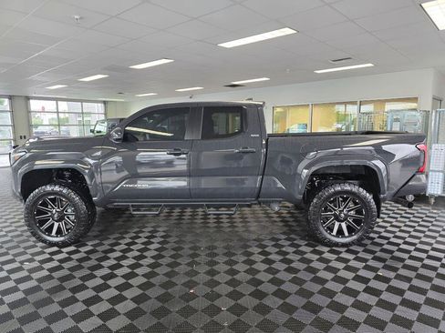 Used 2024 Toyota Tacoma SR5 AWD/4WD image 6