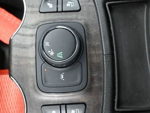 Used 2023 GMC Acadia Denali image 32