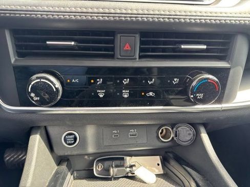 Used 2023 Nissan Rogue S FWD image 39