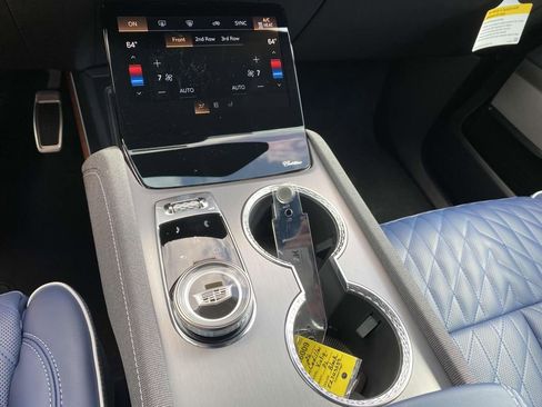 New 2026 Cadillac Vistiq Premium Luxury image 18