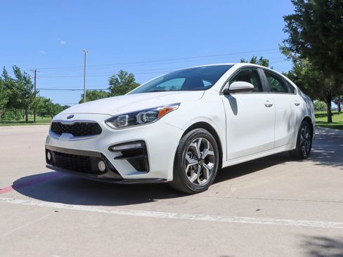 Used 2021 Kia Forte LXS FWD image 3