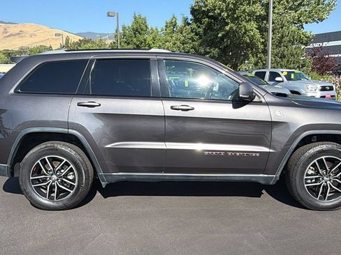 Used 2018 Jeep Grand Cherokee Trailhawk w/ Trailhawk Luxury Group AWD/4WD image 2