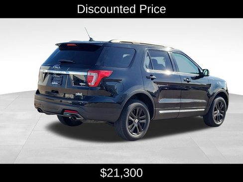 Used 2019 Ford Explorer XLT AWD/4WD image 3