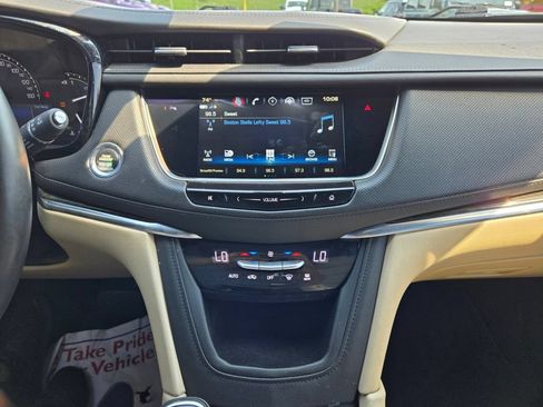 Used 2018 Cadillac XT5 FWD image 18