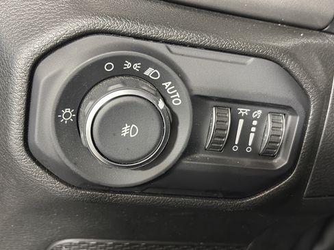 Used 2022 Jeep Wrangler Unlimited Sport AWD/4WD image 31