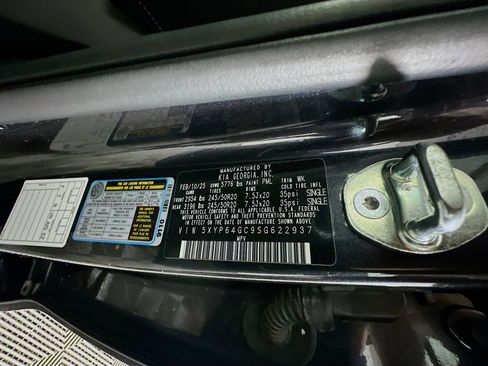 Used 2025 Kia Telluride S image 12