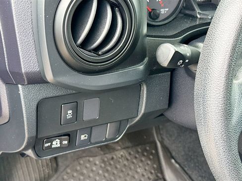 Used 2021 Toyota Tacoma SR AWD/4WD image 11
