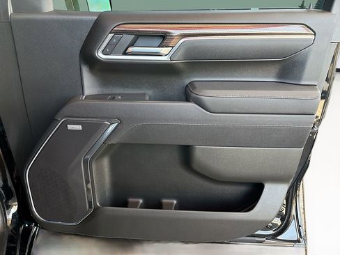 Used 2025 Chevrolet Silverado 1500 LT Trail Boss w/ Convenience Package II AWD/4WD image 24