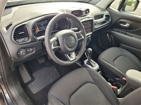 Used 2023 Jeep Renegade Altitude image 7