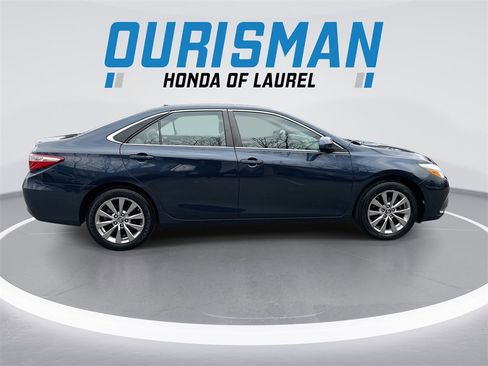 Used 2017 Toyota Camry XLE image 9