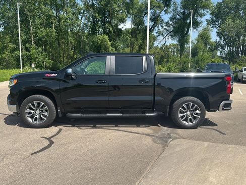 Used 2023 Chevrolet Silverado 1500 LT w/ Z71 Off-Road Package AWD/4WD image 2