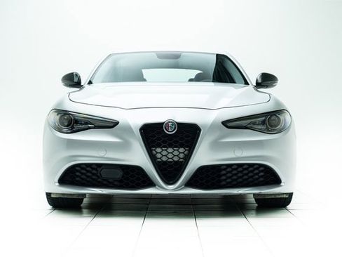 Used 2019 Alfa Romeo Giulia w/ Nero Edizione RWD image 6